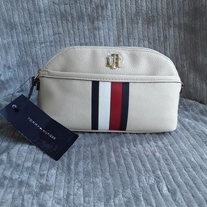 🌹Tommy Hilfiger Cosmetic Bag Cream Color NWT!🌹